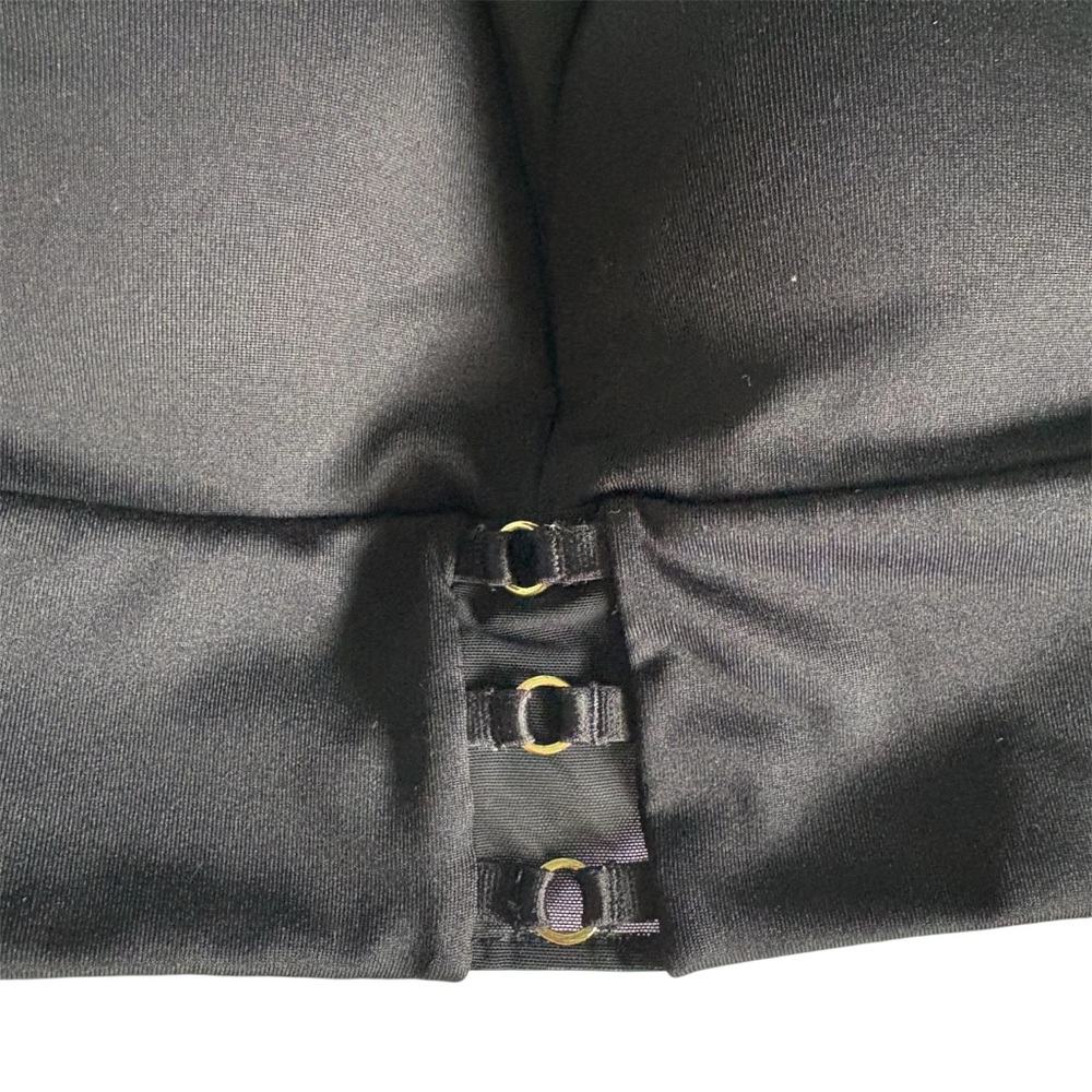 La SENZA | Black padded longline Sports Bra with Racerback - Picture 3 of 8